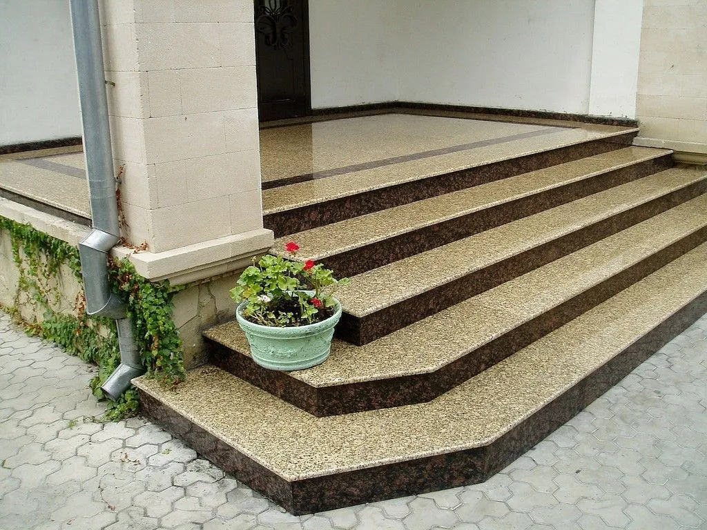 Парадное крыльцо из гранита